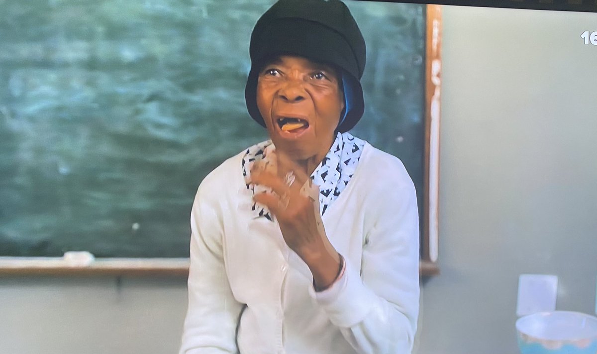 MandisaMl's tweet image. … uGogo is busy with her biscuits unbothered 😂 #Code13Mzansi