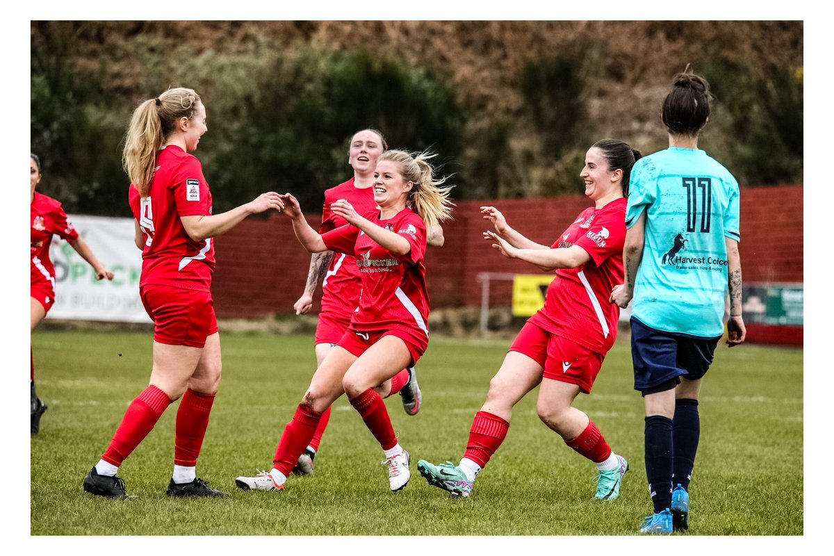 Did I hear two teams in the top flight? Unreal stuff from all involved. @bflafc @BFLLAFC ❤️🛳️📸