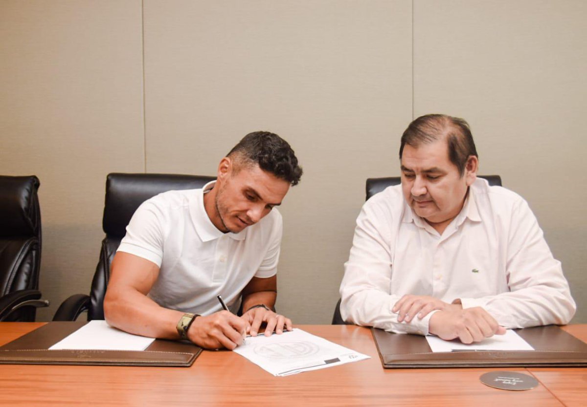 🚨 Lucas González (42) ya firmó su contrato como entrenador de #CentralCórdoba. El colombiano estará, en principio, ligado hasta diciembre de 2024 🇨🇴

👀 En el vínculo se establece una posible extensión