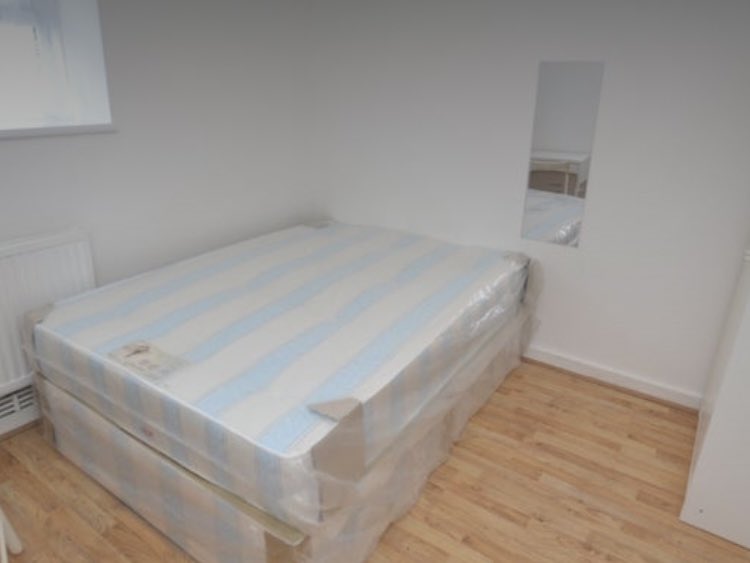 mocomocoyms's tweet photo. 新しい引っ越し先がまだ他にもお部屋空いてるのでもし良かったら◎ご興味のある方はDM下さい！※日本人フラットにできたら素敵だなと🤭
・Westferry駅(DLR.Zone2)から徒歩4分
・6人シェア
・シャワールーム×1、トイレ×2
・冷蔵庫×2
・リノベ済、家具全部屋新品
・£780-£910
・大家別
#YMS #家探し https://t.co/32irCH9Vl9