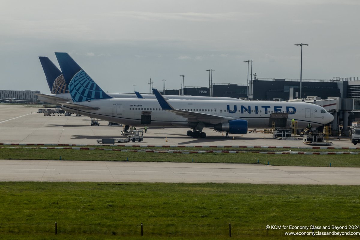 Airplane Art – United Airlines Boeing 767-300ER at London Heathrow Terminal 2 dlvr.it/T5q6Rg via @EconomyBeyond