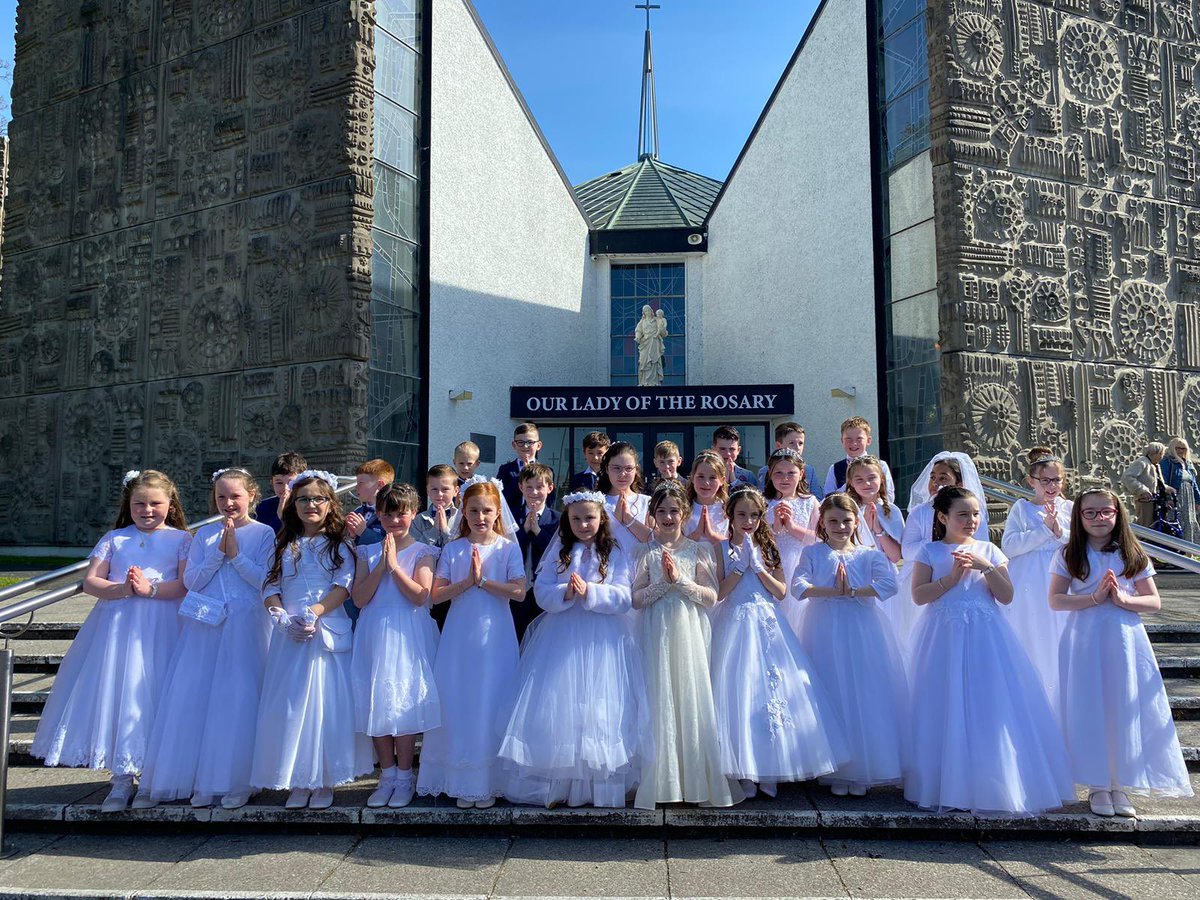 Congratulations to this fabulous group who received the Sacrament of the Eucharist on Saturday morning. The sun made a very welcome appearance on the day.. Thank you to Fr Michael for a lovely ceremony. #firstcommunion ✝️🌞