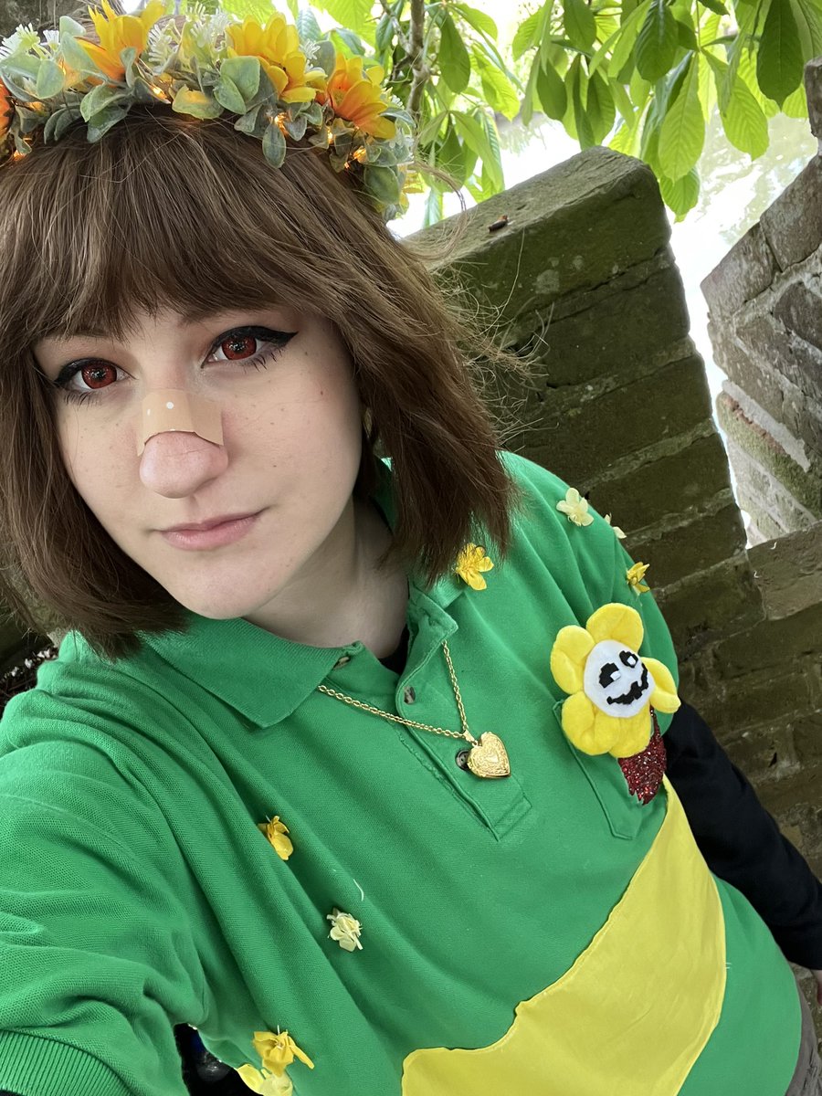 itsjustfleur's tweet photo. Same character, 6 year difference! Here is your reminder that we all have to start somewhere <3 I always feel like I’m not “good”enough at cosplay, until I look back and see how far I’ve come :’) https://t.co/y5xqj6sCtv