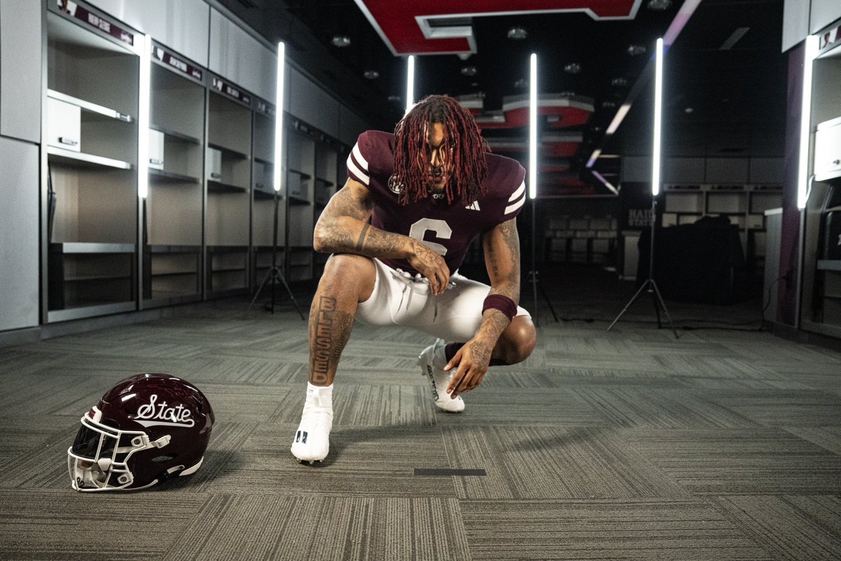 damienfor6's tweet photo. Back to that long maroon line??
IYKYK😂 https://t.co/b5YmzWCySS