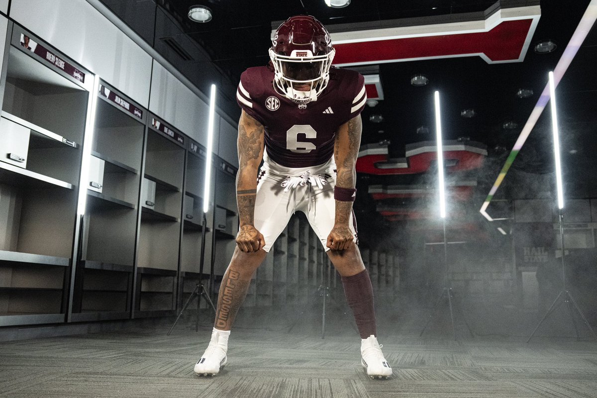 damienfor6's tweet photo. Back to that long maroon line??
IYKYK😂 https://t.co/b5YmzWCySS