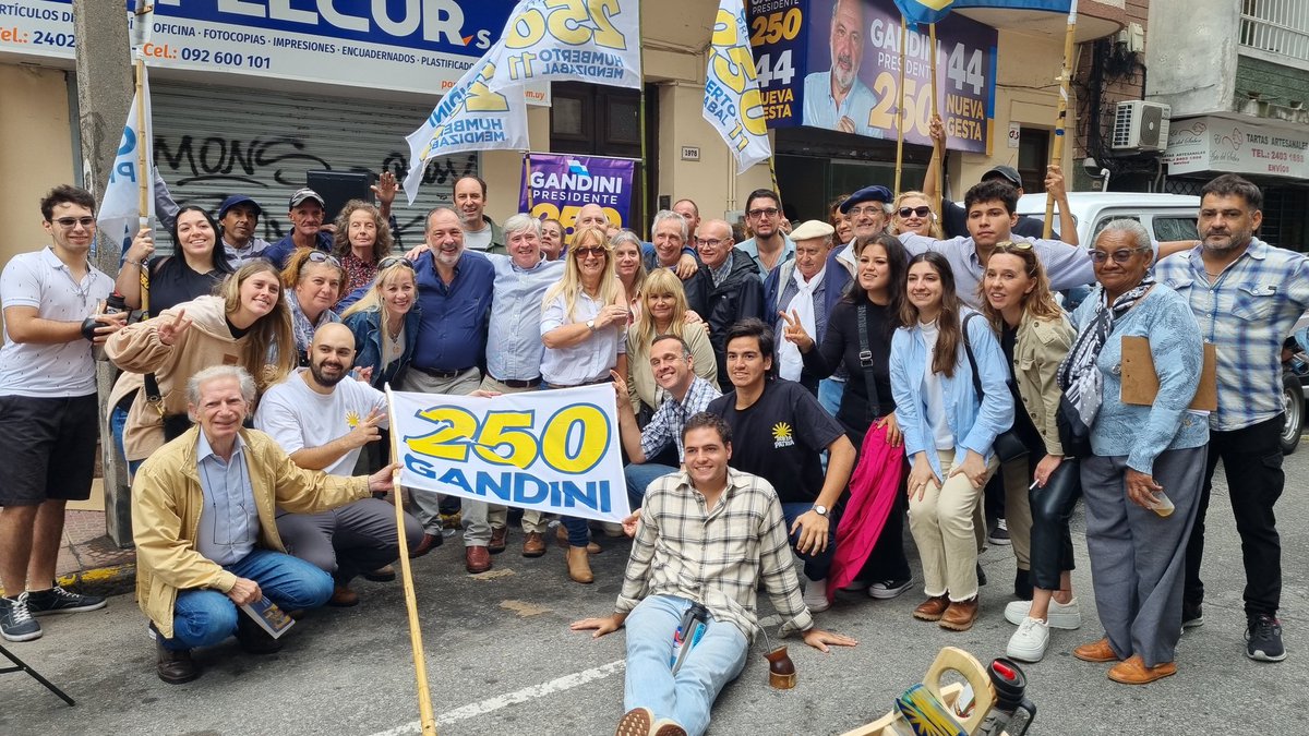 Inauguración de sede de Nueva Gesta, agrupación que lidera Gabriel Ingold, con la presencia del precandidato a la Presidencia de la República, @jorgegandini, del Diputado @tatoviviano, del Edil @JBarriosBove y compañeros de la @Jporlapatria @lista250 @Juventud250 @movporlapatria