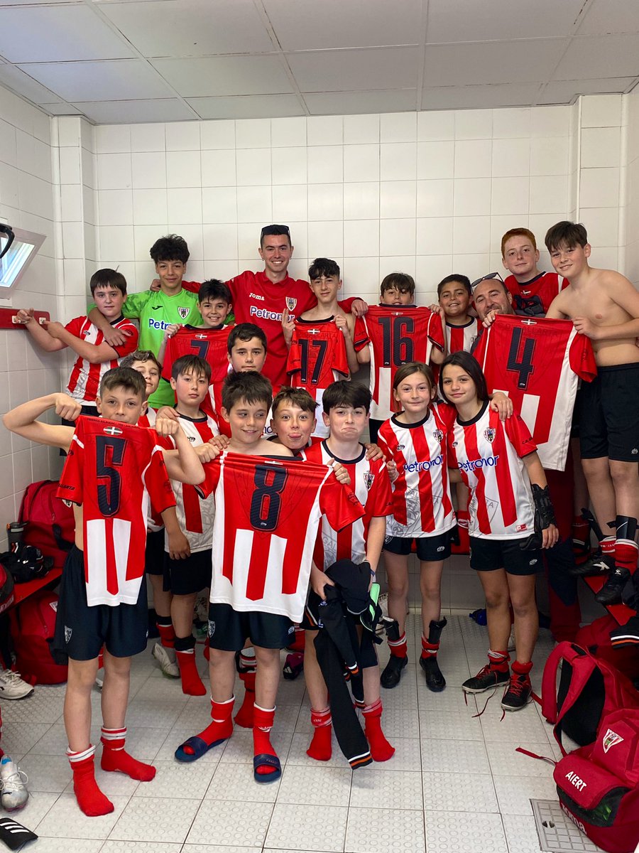 Encantado de volver a dirigir a mis niños por un día. Disfrutar enseñando no tiene precio.

Su primer partido de F11 🥹 

Cantera Gallartina para rato ⚒️❤️🤍