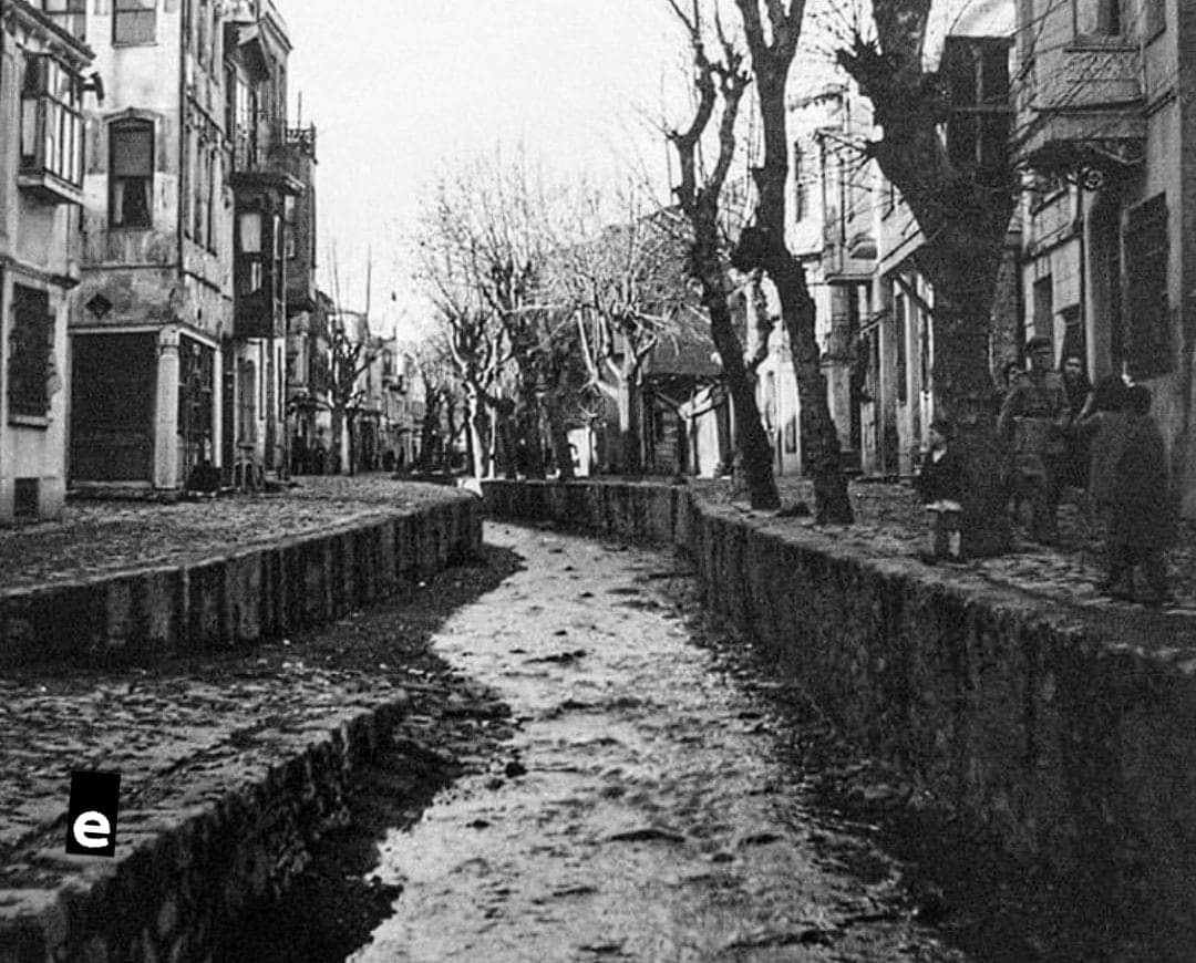Ortaköy Dereboyu Caddesi, Dereboyu Deresi olduğu zamanlar
📷 1944