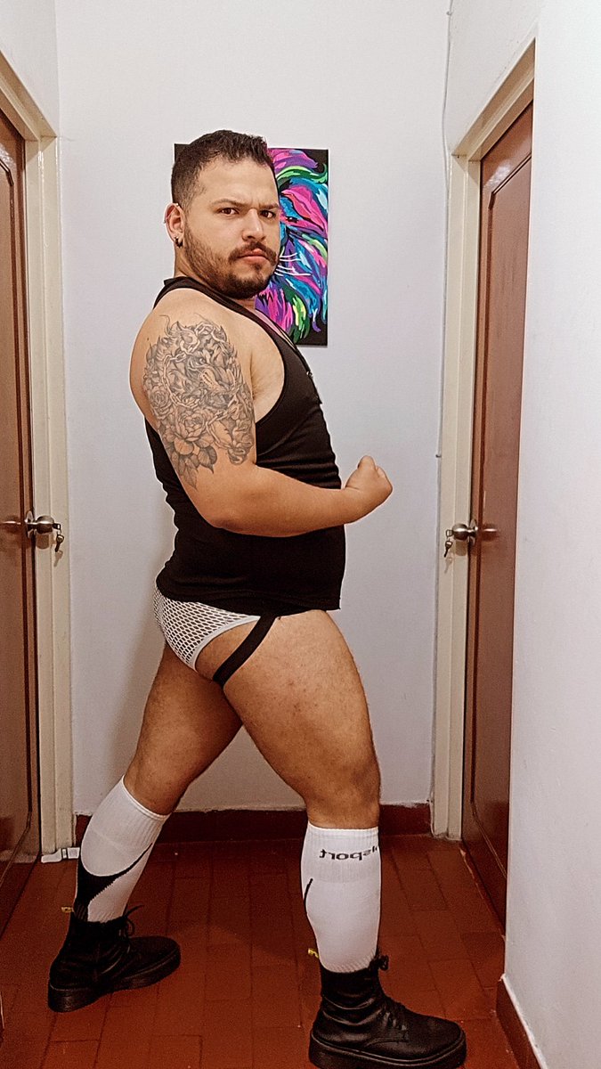 dannybearrr_'s tweet photo. I got the POWER🔥😈

#HAIRY #beargay #hairyhunks #hairygay #bears #musclebear #bearfurry #beardom #musclegay #biglegs #master #bdsm #kinkylife #bdsmgay #bearboy #hairychest #hairydom #gaymen #rush #rushbogota https://t.co/M62K5sT0qv