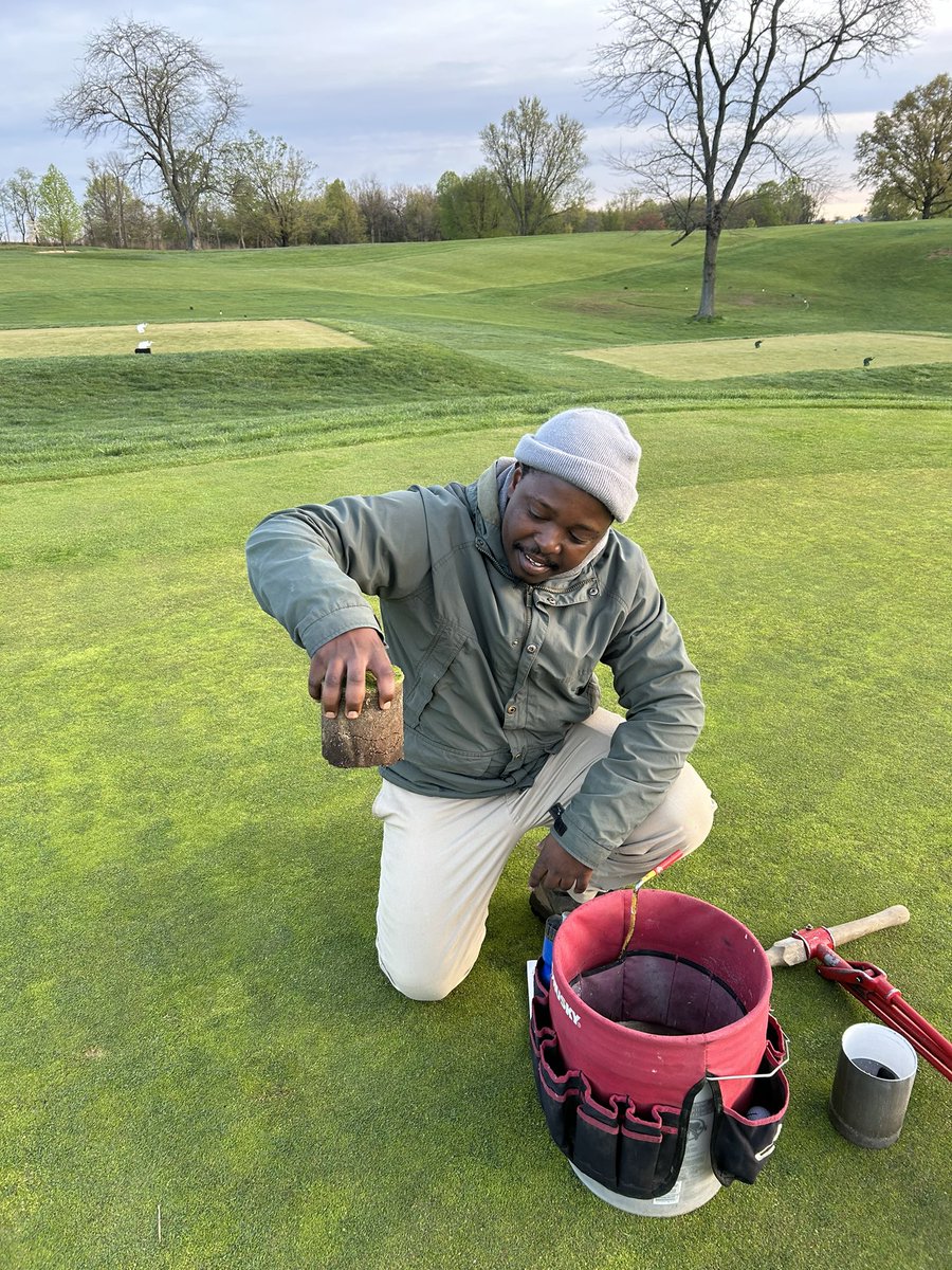 AndrewDooleyGCS's tweet photo. Training day for our most recent intern arrival #XlessPhumlani_Dlamini from Swaziland Africa ⛳️🏌️ #internship #turfgrassmaintenance #roots #Golf https://t.co/qXwTzzpzsl