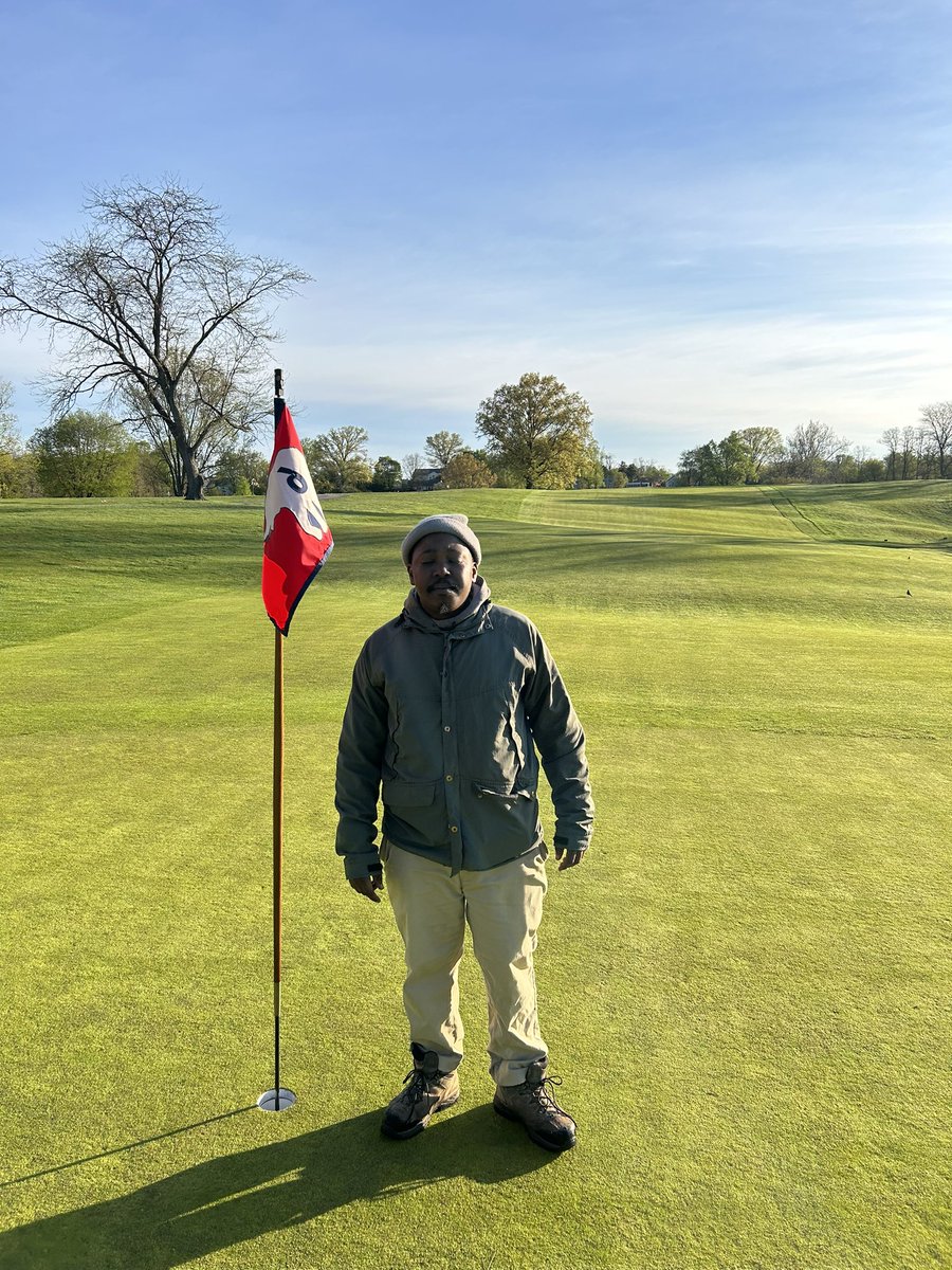 AndrewDooleyGCS's tweet photo. Training day for our most recent intern arrival #XlessPhumlani_Dlamini from Swaziland Africa ⛳️🏌️ #internship #turfgrassmaintenance #roots #Golf https://t.co/qXwTzzpzsl