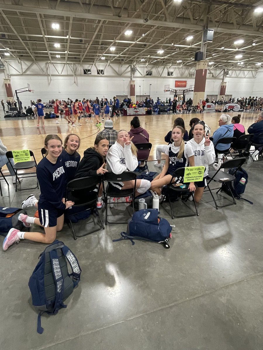 7th grade Nike getting ready for their 215 game in court 18!