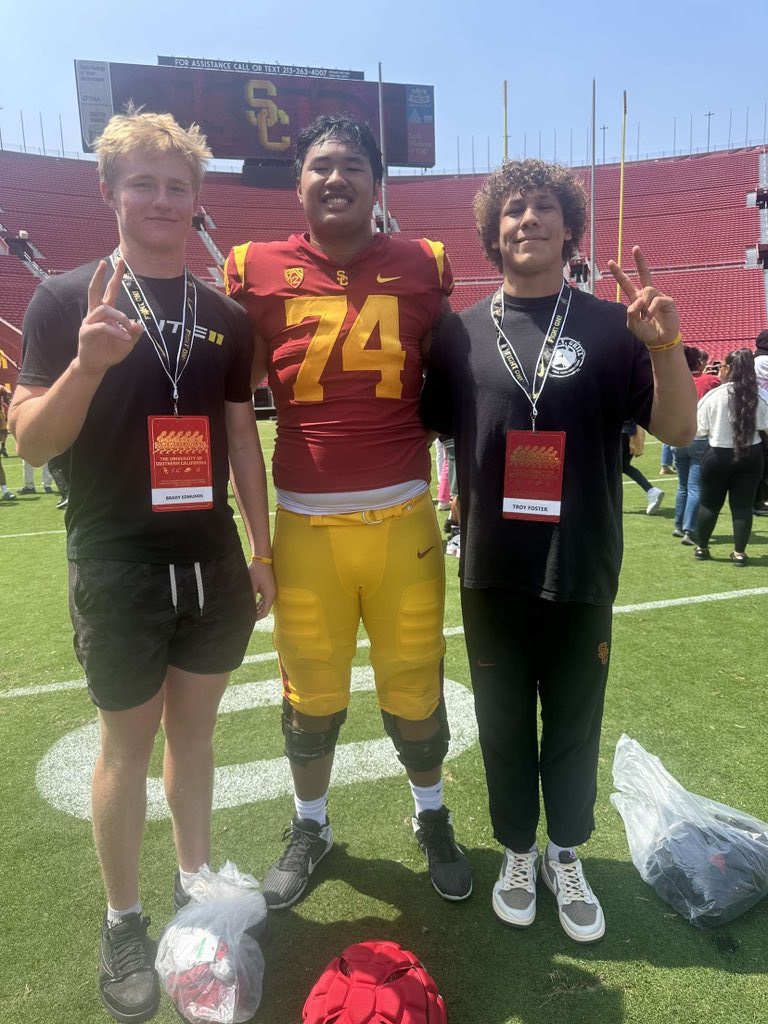 Oilers supporting Oilers at the USC spring game #oneteamonegoal