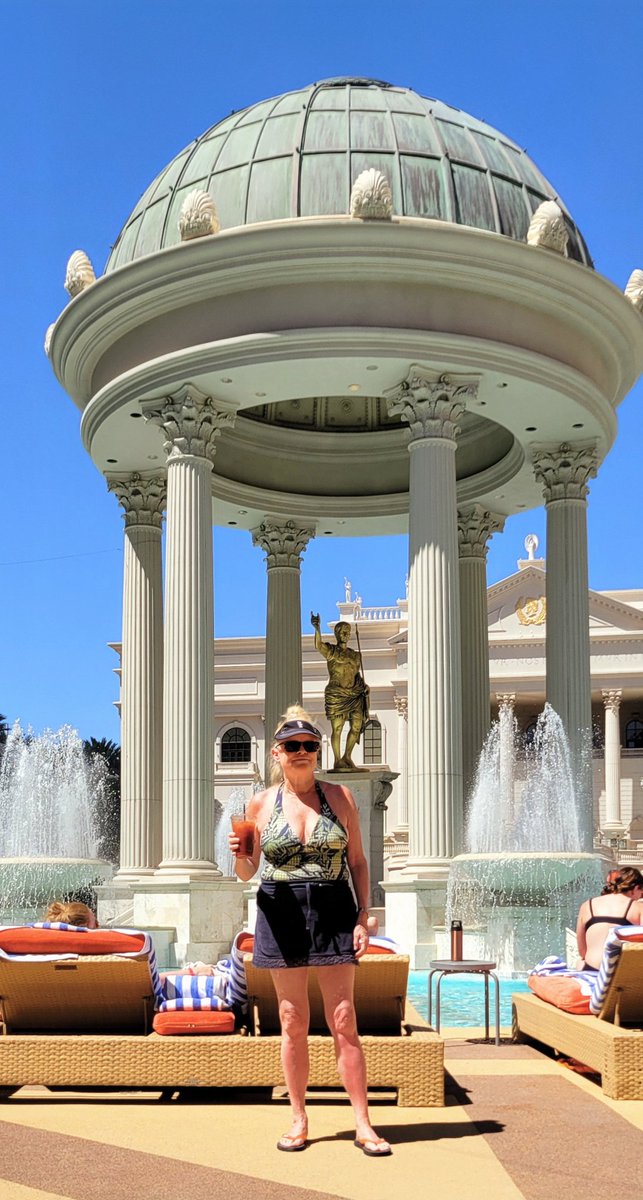 robincarr's tweet photo. Still celebrating @thomasbonk #birthdayweekend @CaesarsPalace
#templepool https://t.co/92dkPMsXLA