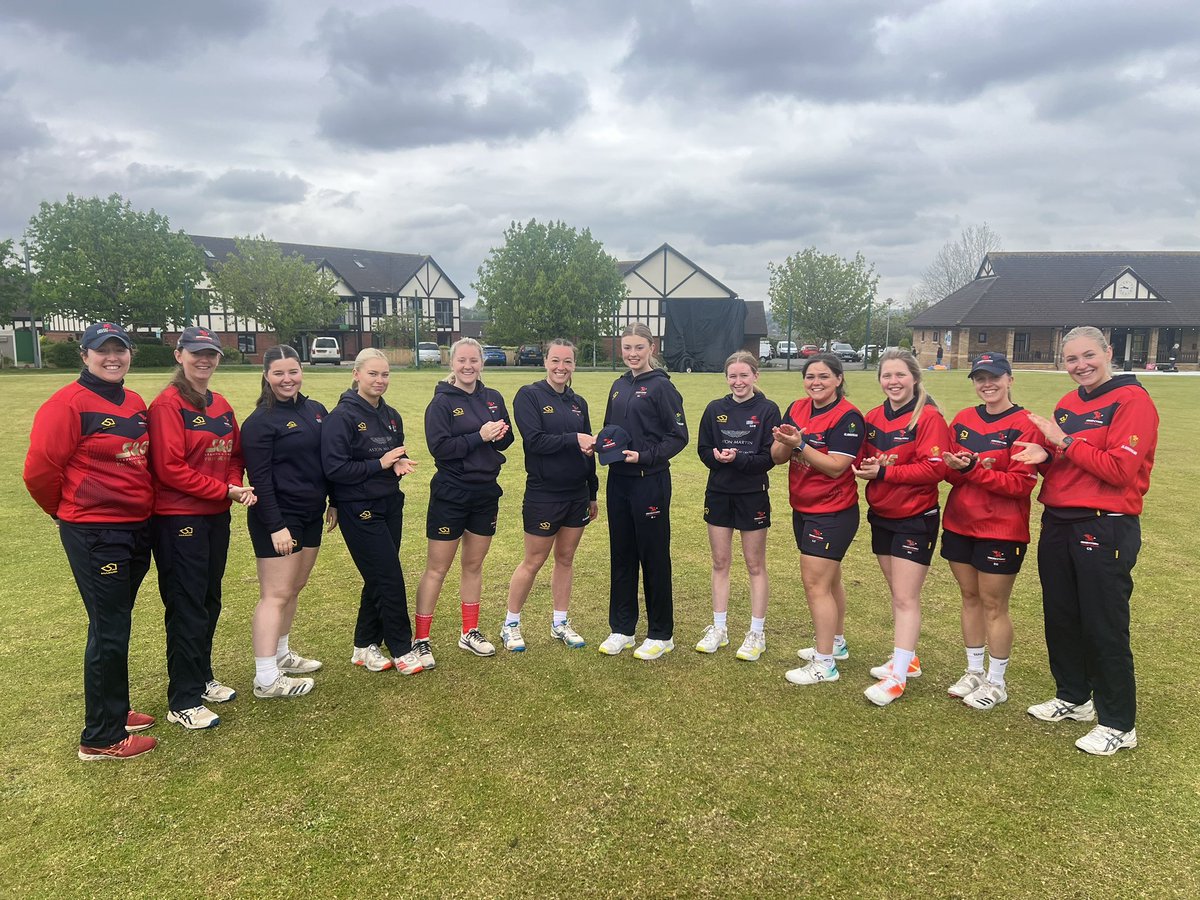 Congratulations <a href="/JanczewskiMegan/">Megan Janczewski</a> for <a href="/CowbridgeCric/">CowbridgeCricket</a> on her debut for the senior team today against Gloucestershire 👏👏