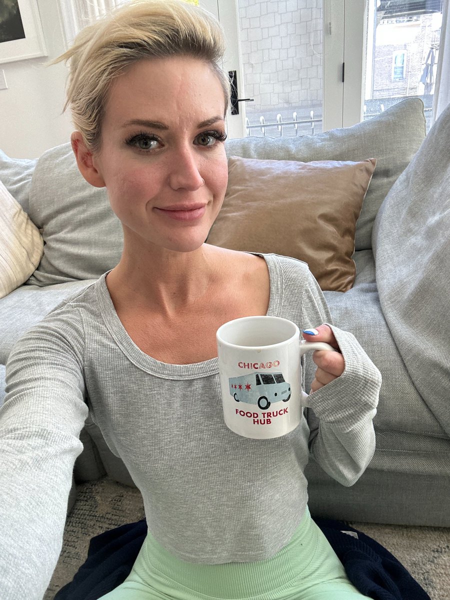 Sunday selfie… after a long night of shenanigans, coffee and Brooklyn 99 are the cure 🥰 #sundayvibes #ContentCreation