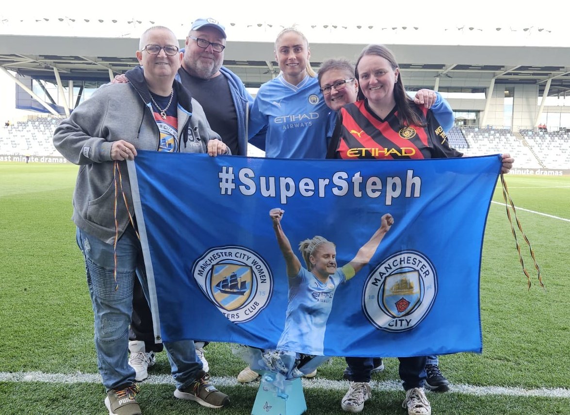 @stephhoughton2 and @MCWFC_OSC Memories to last a lifetime 🩵🏆 #CAPTAINLEADERLEGEND #SUPERSTEPH
