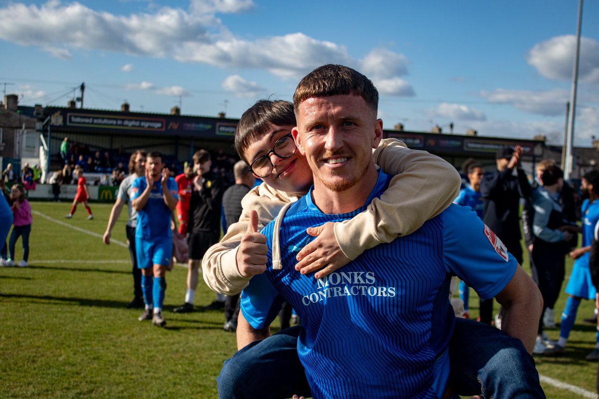 ClitheroeFC's tweet photo. 🫶 This club. Such a great final home game of the season! We hope everyone enjoyed it!
Already looking forward to the 24/25 edition.
🎟️ https://t.co/1vXXVQaQNk
#ForwardTogether | #clitheore | #ourtownyourclub https://t.co/IzyZhI1vFx