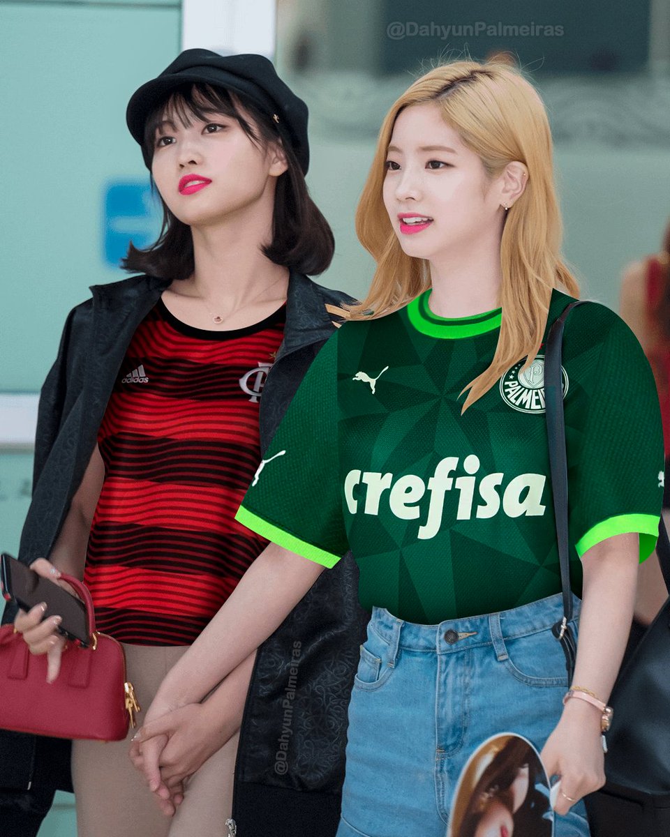 🚨 BOLEIRAS: Dahyun e Momo, do grupo coreano Twice, foram vistas chegando juntas no Allianz Parque para acompanhar Palmeiras x Flamengo logo mais.