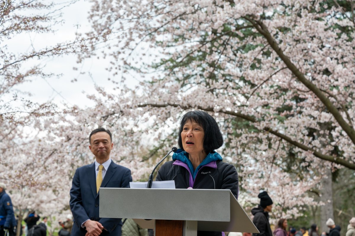 MayorOliviaChow's tweet photo. 65 years ago the people of Tokyo gifted 2000 cherry trees to the people of Toronto as a sign of friendship. 🌸🌸🌸

It was a pleasure to join Takeshi Matsunaga, @CGjapanTO, and the @HighParkNC to celebrate the coming of spring. 
⁠
It's not just High Park: https://t.co/Kf8tW4lAgU https://t.co/miK2gfXmv5