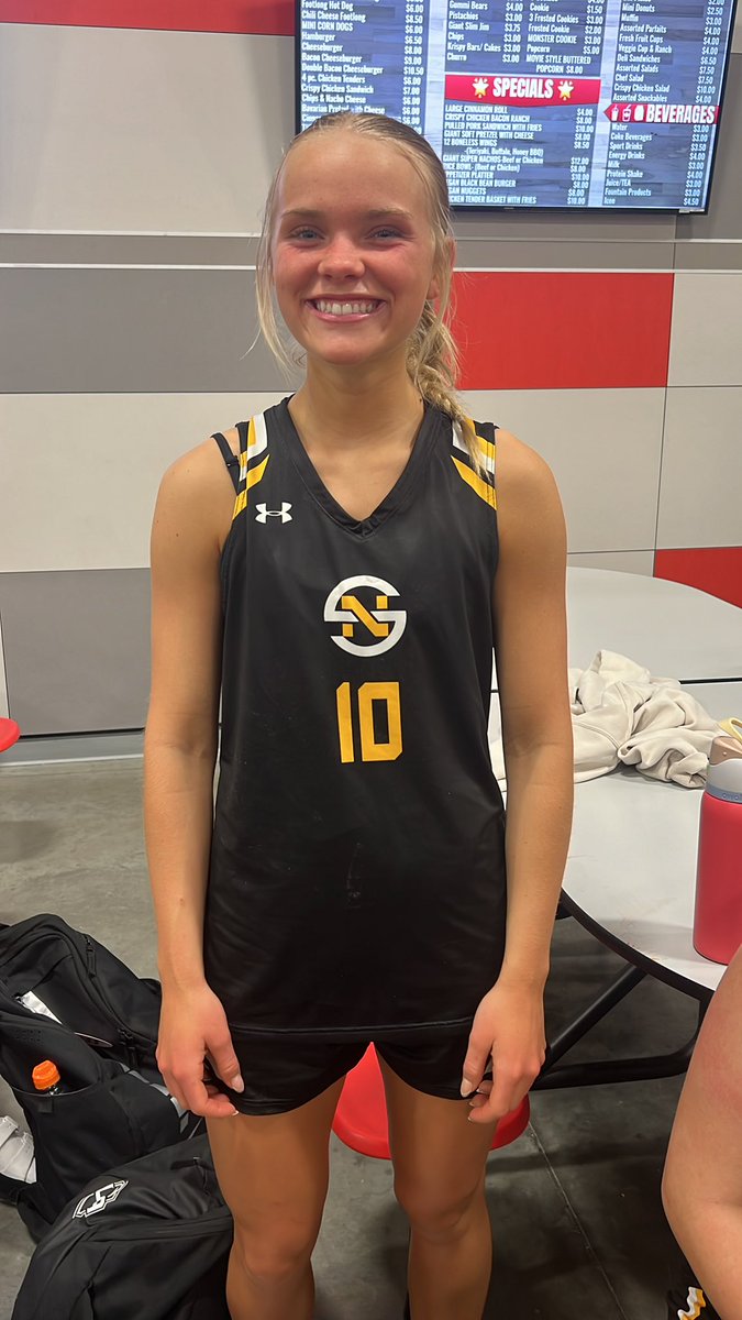 @Supreme_Bball Girls 17 U National gets the win over Siouxland Sports 76-12. Brooklyn Behrends leads the way with a double double 11 pts 10 rb, Chloe Koch 15 pts 8 rb, Mattea Kassebaum 15 pt 3 Ast , Annie Harms 12 pts 6 st.