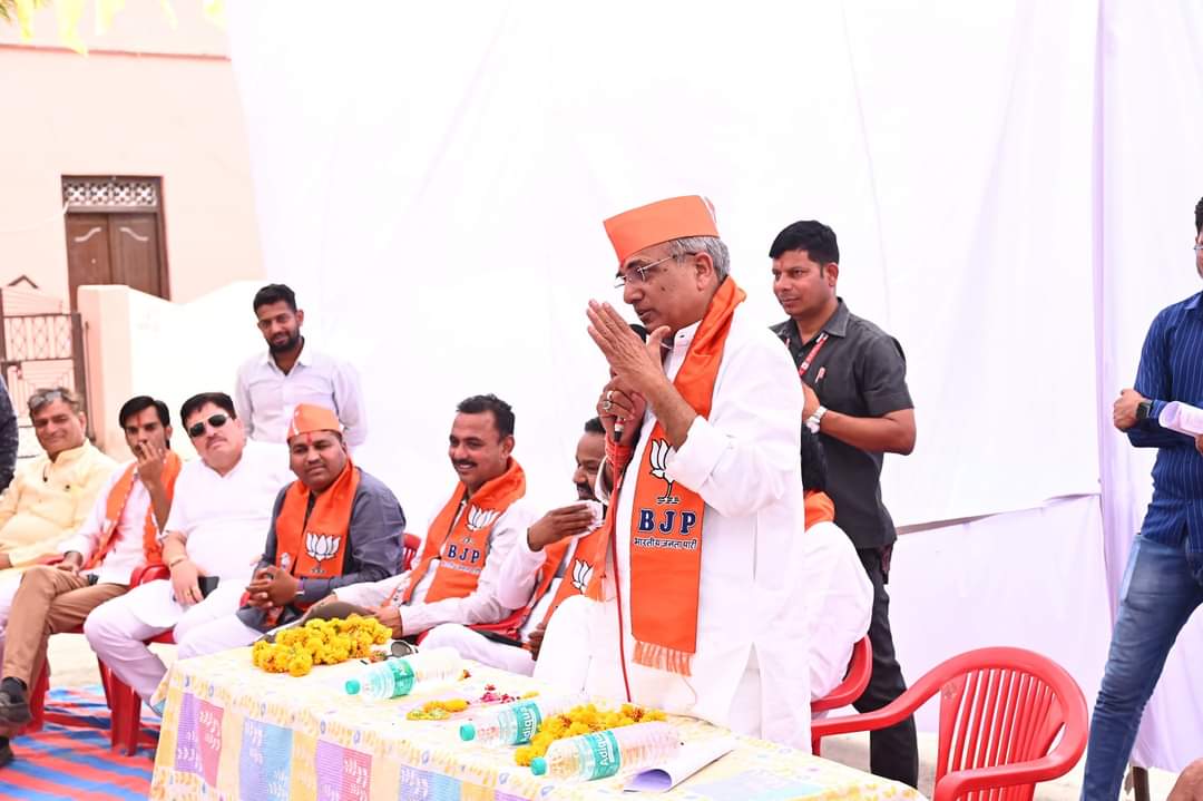 mpsudhirgupta's tweet photo. आज मनासा विधानसभा के कुकडेश्वर मंडल के ग्राम बरलाई, नलवा और तलाऊ में #जनसंपर्क  कर एवं जनसभा को संबोधित किया |
मनासा विधायक श्री @maru_aniruddha, जिलाध्यक्ष श्री @PawanPatidarBjp व स्थानीय जनप्रतिनिधि सहित पार्टी के वरिष्ठ पदाधिकारी, ग्रामवासी और देवदुर्लभ कार्यकर्ता उपस्थित थे | https://t.co/NnfD4VTglE