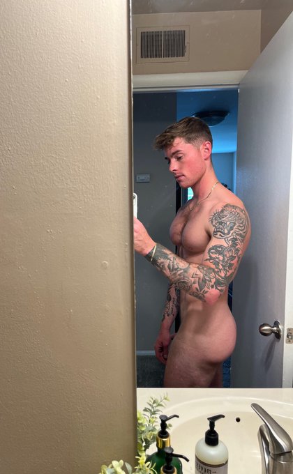 Ass n titties 🤓 https://t.co/GjZFONYpmB