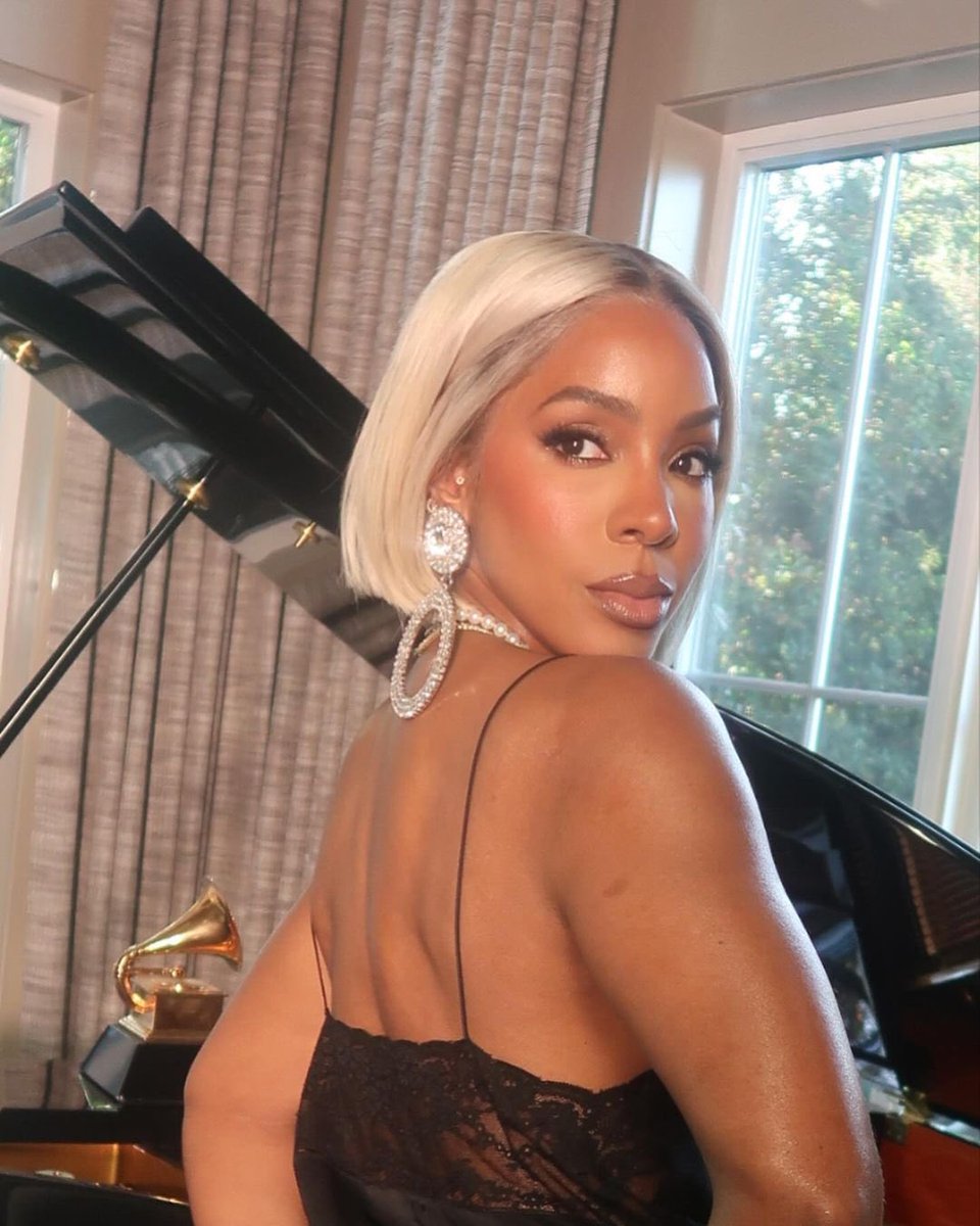 KELLYROWLAND's tweet photo. So blondes have more fun? Eh?
We’ll see……😉 https://t.co/1PMrWCfgFz
