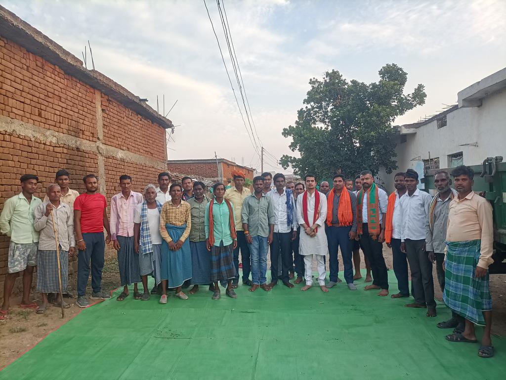 ढोलाकापा, देवगढ़िया एवम् बंशापुर में राजनादगांव लोकसभा प्रत्याशी आदरणीय श्री संतोष पांडे जी को विजयी बनाने जन संपर्क किये <a href="/AmitShah/">Amit Shah</a> <a href="/BJP4CGState/">BJP Chhattisgarh</a> <a href="/BJP4CGState/">BJP Chhattisgarh</a> <a href="/ChhattisgarhCMO/">CMO Chhattisgarh</a> <a href="/KiranDeoBJP/">Kiran Singh Deo</a> <a href="/nitin_gadkari/">Nitin Gadkari</a>