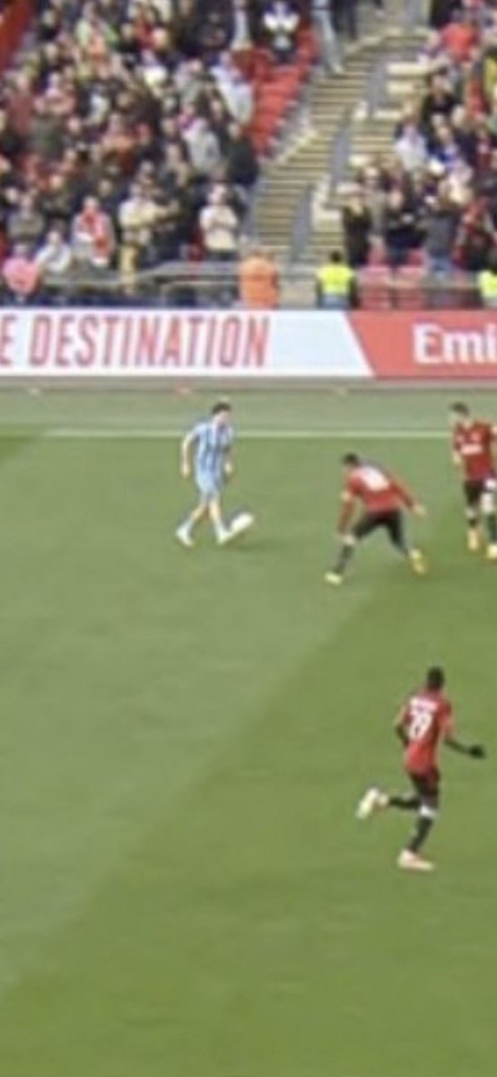 TomHopgood89's tweet photo. From a united fan I feel this decision was wrong and robbed Coventry. Look at the two frames. The one VAR used made it just so there was an offside. Using the other correct one would have been on #ManUtd #COVMUN #VAR #Offside https://t.co/IwpFd3lca9