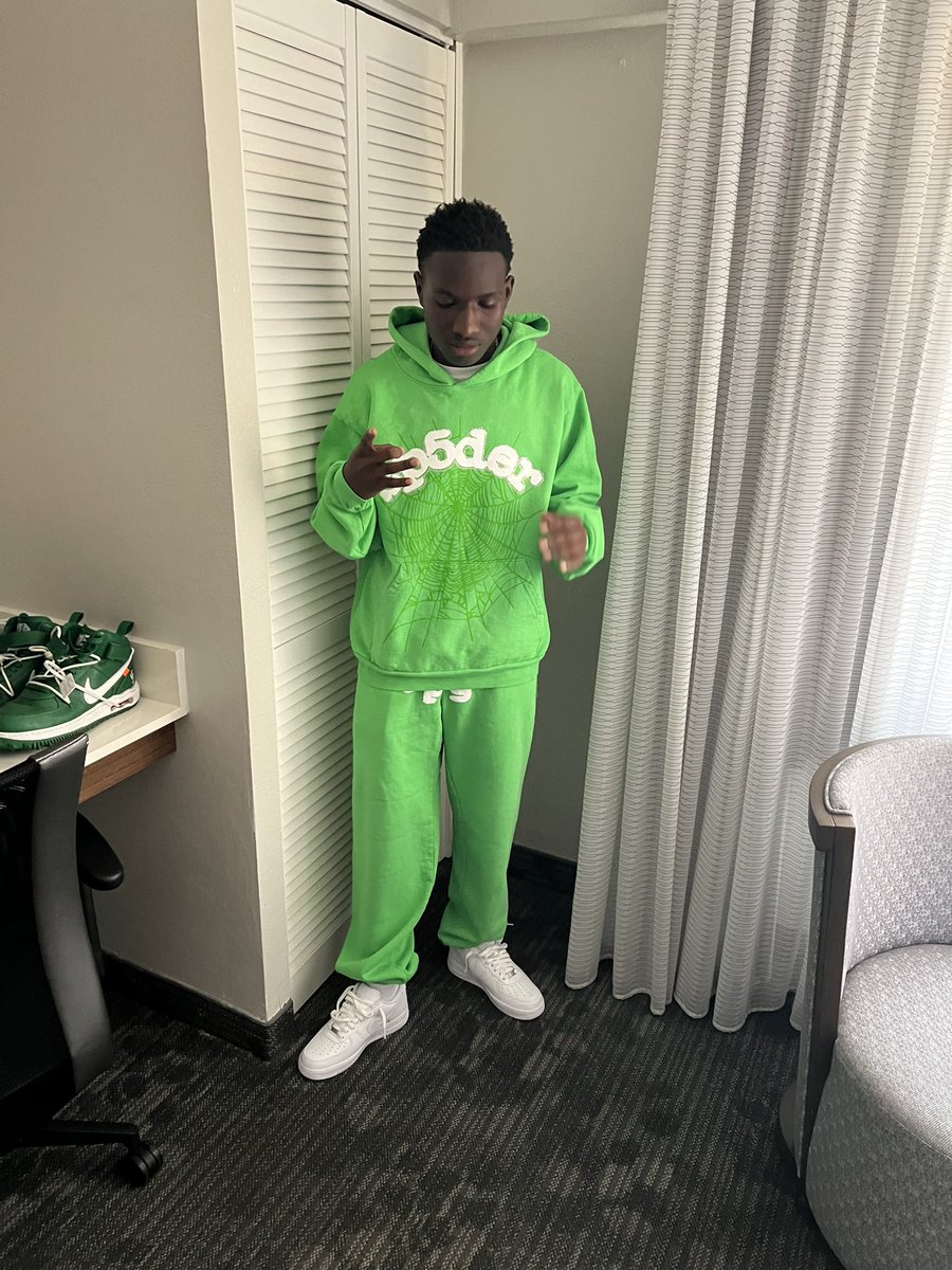 dogassmari's tweet photo. Keep Sht Peter #GradBash2k24 https://t.co/YPri4GQoVA