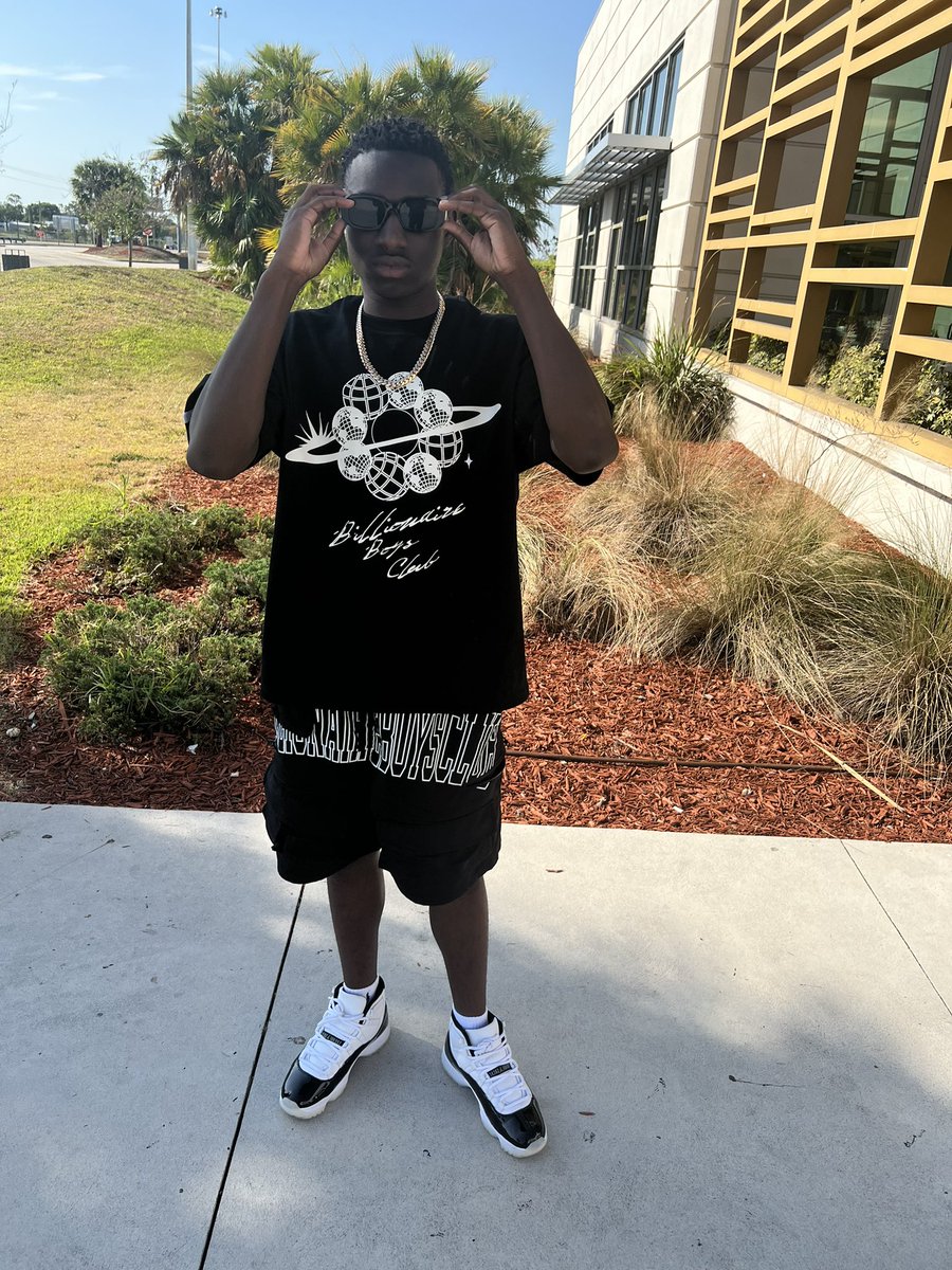 dogassmari's tweet photo. Keep Sht Peter #GradBash2k24 https://t.co/YPri4GQoVA