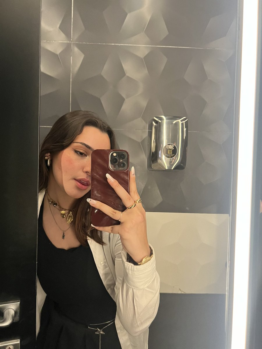 cheerstofeet's tweet photo. About to eat out with my girls, who’s gonna pay for my dinner? 🤔🤔
#findomme #domme #Feet #finsub 

@RT_findnude @Retwitto_Findom @rtfindom @slavekane @dommes_rt @justaslave15 @RTmonkey10 https://t.co/c48s2sLg8y