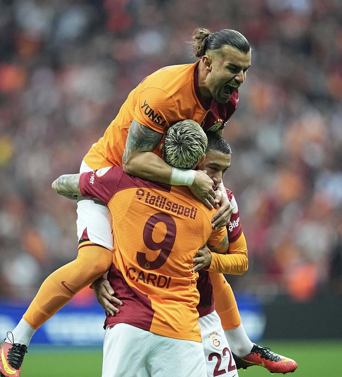 GSStore's tweet photo. SEN ŞAMPİYON OLACAKSIN! 😍
Tebrikler GALATASARAYIMIZ! 💪

#GSvPS https://t.co/pNRLUuaUKi