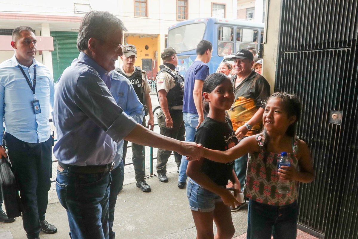 Siempre he apoyado las grandes causas. Por eso, mi voto es en apoyo a los militares y policías que enfrentan el crimen a diario, por extraditar a los narcotraficantes y por más oportunidades para los ecuatorianos.

Los cambios positivos que traerá esta consulta popular se