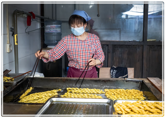 A #local Woman preparing bread twists on #Xian's #Silkroad #MuslimStreet in the centre of the #city. #Streetfood #streetphotography #foodphotography, #foodlife #ThePhotoHour #pictureoftheday #Foodie #photooftheday #nomnom. See more #photography at darrensmith.org.uk