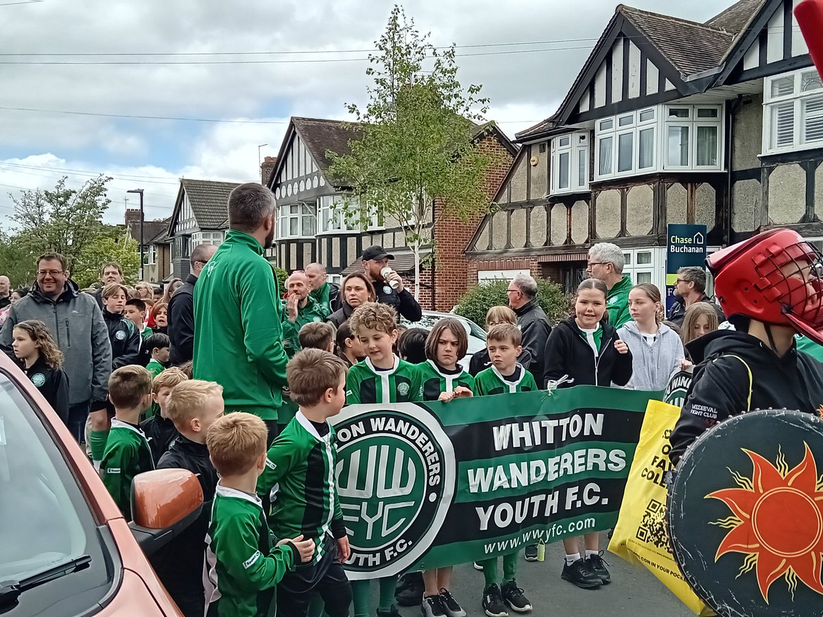Another brilliant St George's Day event in Whitton today. V proud to see my kids parading for the first time with @WWYFC. Thanks to @LoveWhitton, as always, for organising.