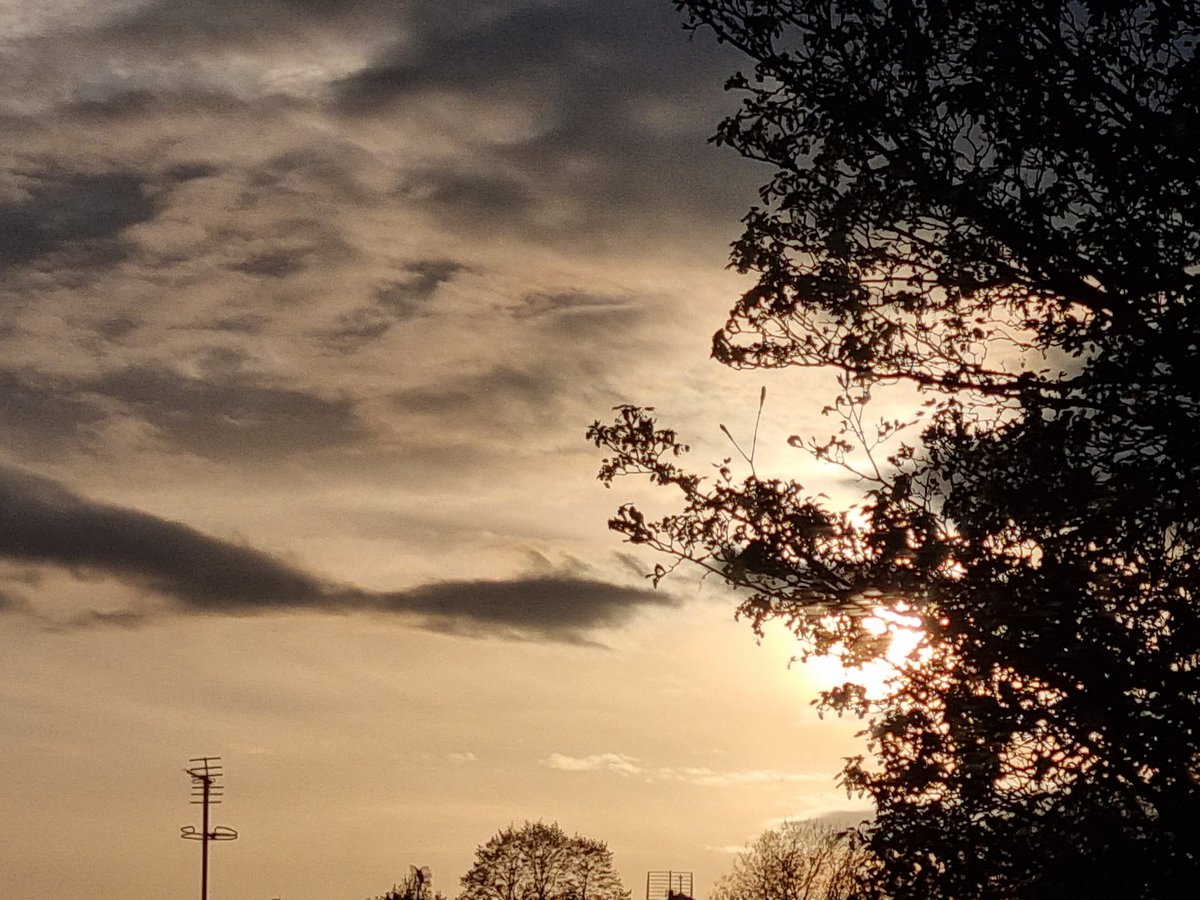 Shrews07's tweet photo. Sunset 🌤 Across #Shropshire 📷 #sunset #nature #photographer https://t.co/FpsFKh9IET