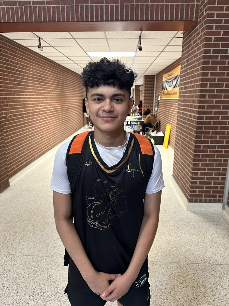 CVHoopsSA's tweet image. Keep an eye out for this up and coming talent out of @sacentralhoops. Freshmen, Miguel Zamarron knocked down a clutch 3 to send his squad to championship game at #BigSpringClassic