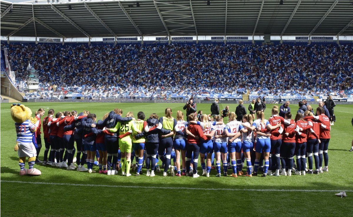 davinitypowis's tweet photo. @ReadingFCWomen should have taken the photo from the other side, there was a lot more people over there (ok, like Kate POW, this POWis had better admit I have done a bit of post-editing 🤣 https://t.co/ahbidz1ObM