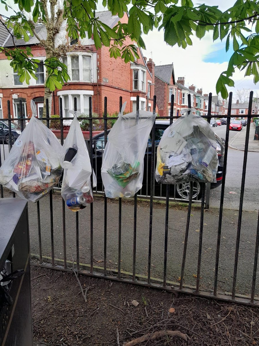 Alix’s make shift bin bags at Greenbank Park are filling up from yesterday 

Surely it’s better to get a double bin? 

#pennylanewombles #litterpicking #sustainable #gogreen #savetheplanet #beatles #pennylane #thebeatles #liverpool #keepbritaintidy #litter