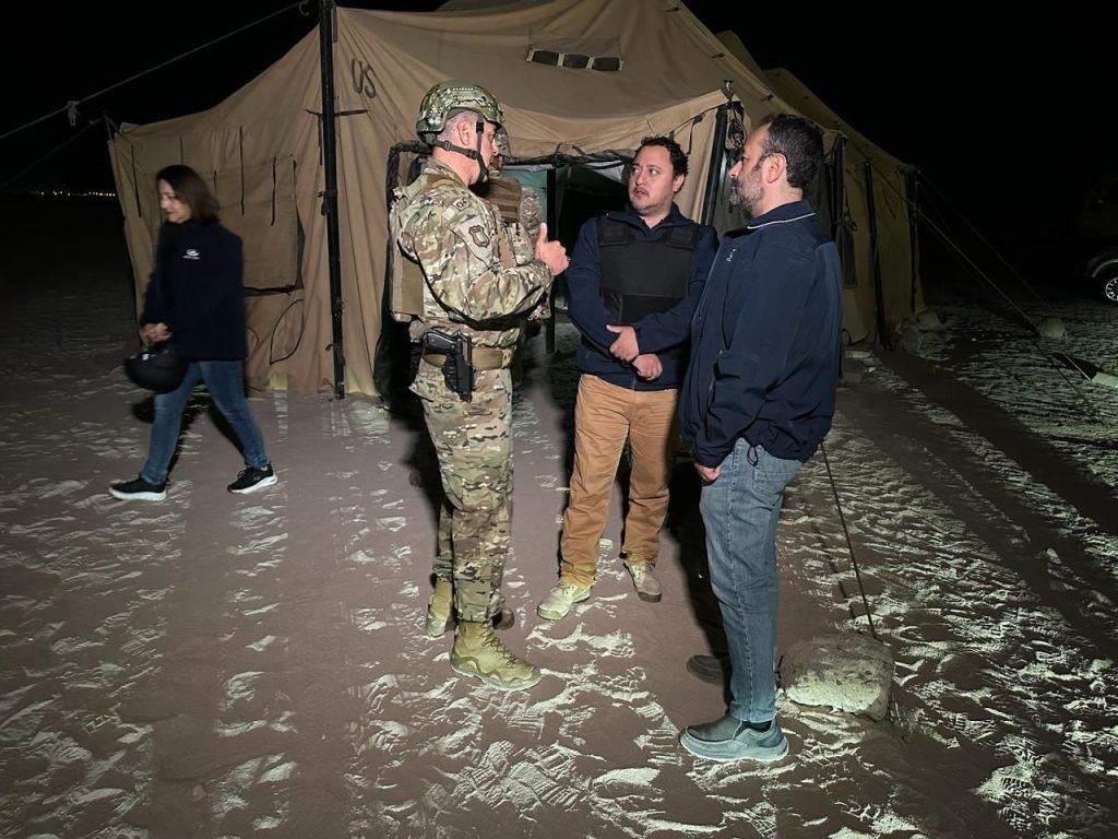 La Fiscalía de Frontera y el Ejército de Chile realizaron una jornada de trabajo en terreno, donde abordaron cómo se opera en el resguardo de la frontera en el contexto de la protección de menores. 📍Te invitamos a leer la nota de Ad Prensa 👉 acortar.link/R4uUxN