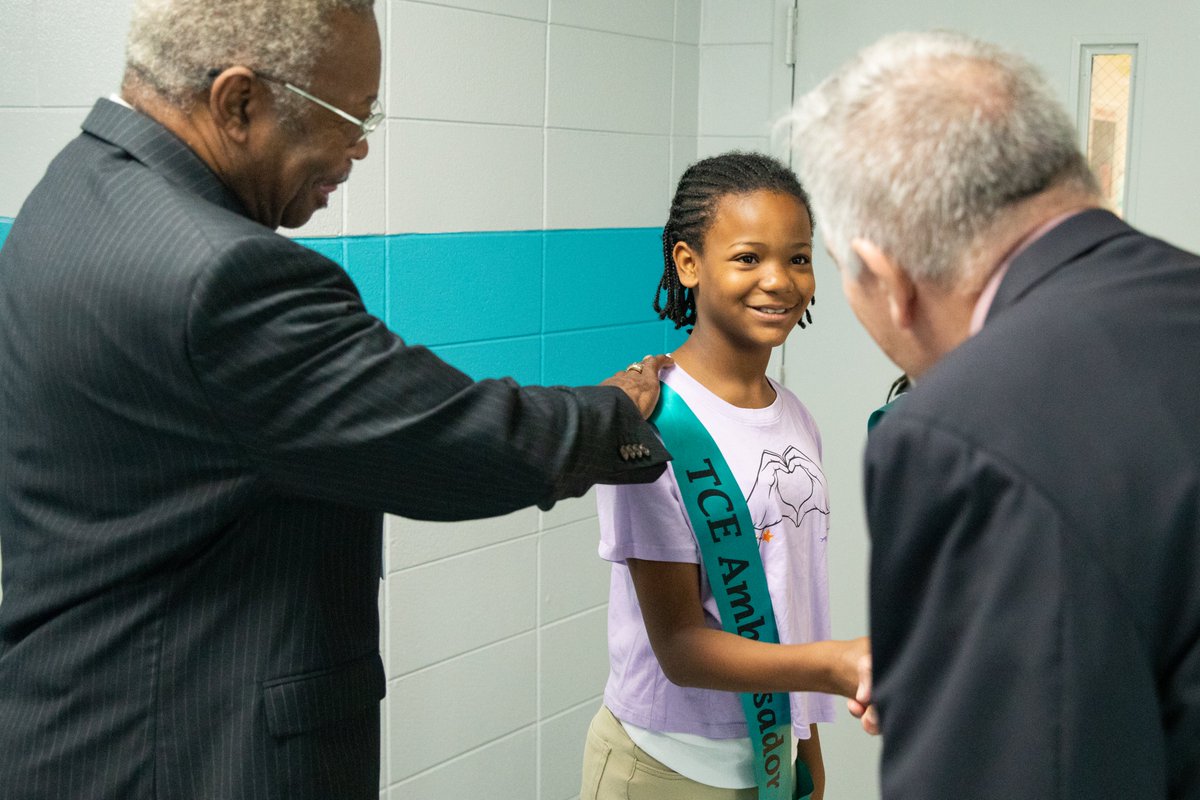 Recently, Supt. Woods visited @Tigers_TCE (Taylors Creek Elementary) in the @LibertyCoSchool System to present them with a 2023-2024 Military Flagship School Award. Congratulations, TCES Tigers! More photos are available at flic.kr/s/aHBqjBmZHo. #GAMonthoftheMilitaryChild