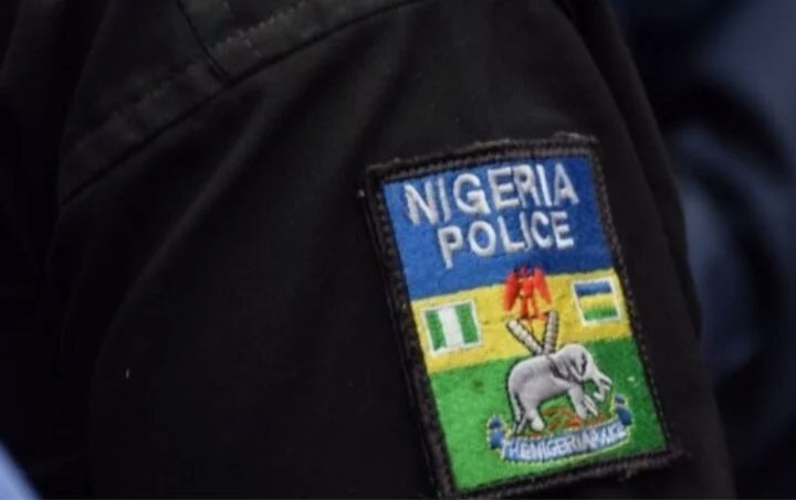 Police inspector ‘stabs man to death’ at Lagos mall | TheCable thecable.ng/police-inspect…