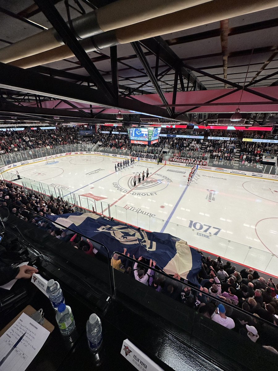 C’est parti pour le 6e match du côté de Sherbrooke! ⚔️

#ConquérirEnsemble