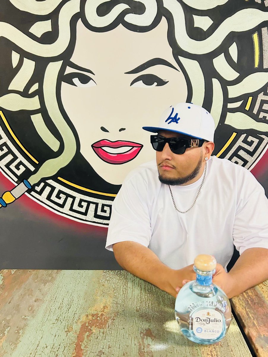 imdjlex's tweet photo. R E S I D 3 N C Y ✨

🧢 @resid3ncy 
🕶️ @Versace 
🍾 @donjulio https://t.co/hsFS8vHvea