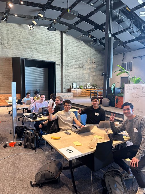 𝕏 Developer Challenge Update:  Final hour before demos &amp; presentations! 🚨 https://t.co/rsOAkEikCl