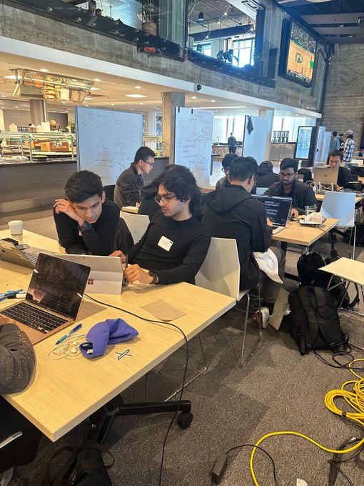 𝕏 Developer Challenge Update:  Final hour before demos &amp; presentations! 🚨 https://t.co/rsOAkEikCl