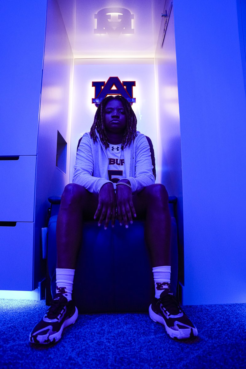 .@AuburnWBB is on fire this offseason. Former Texas Forward Deyona Gaston tells me that Coach Johnnie Harris has earned her commitment! Gaston joins Taliah Scott to help bolster the roster and add scoring and depth. Lock In 🔒 #auburnbasketball @thewarrapport @deyona_gaston