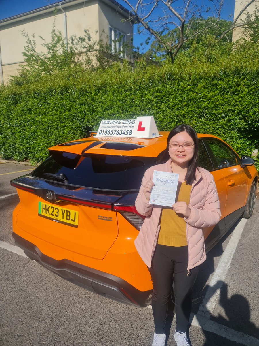 We are excited to share that Teeny, one of our skilled driving learners at Oxon Driving Tuitions, passed her driving test on Saturday. 
#oxondrivingtuitions #drivinglessons #drivingschool #drivingtest #oxfordshire